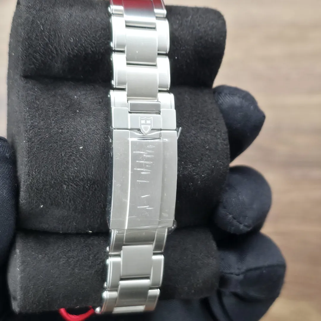 Tudor Black Bay 58 BB58 Burgundy M7939A1A0RU-0002 on wrist