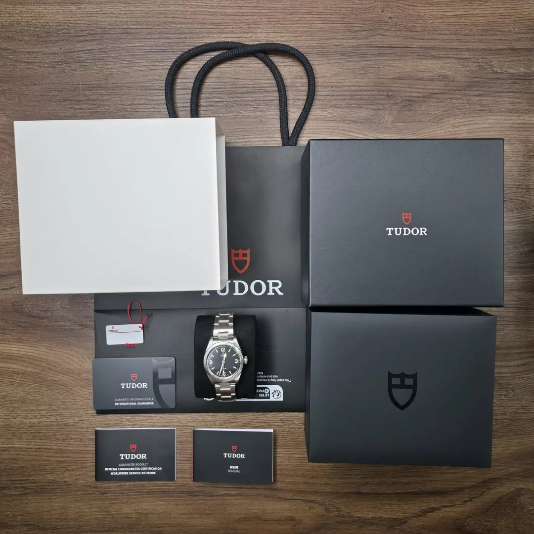 Tudor Ranger M79950-0001 on wrist