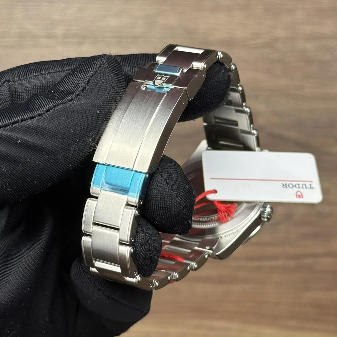 Tudor Black Bay 54 BB54 M79000N-0001 on wrist