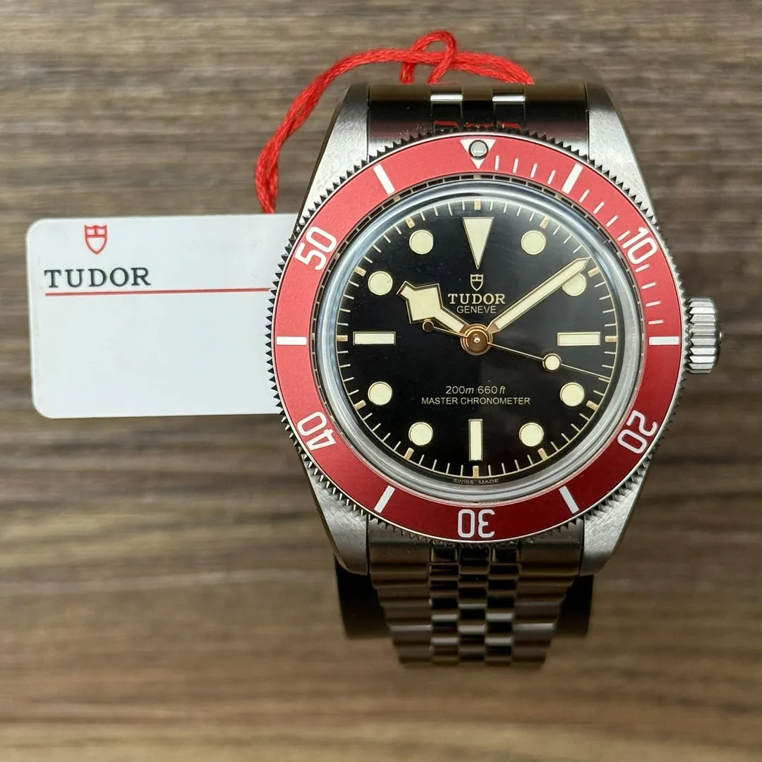Tudor Black Bay Burgundy on Jubilee