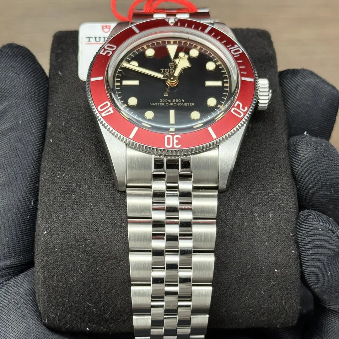 Tudor Black Bay Burgundy on Jubilee M7941A1A0RU-0003 on wrist