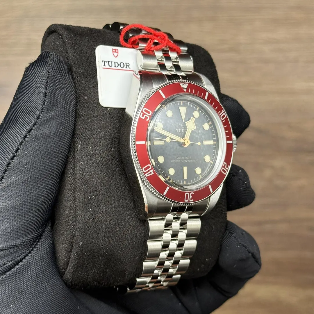 Tudor Black Bay Burgundy on Jubilee M7941A1A0RU-0003 on wrist