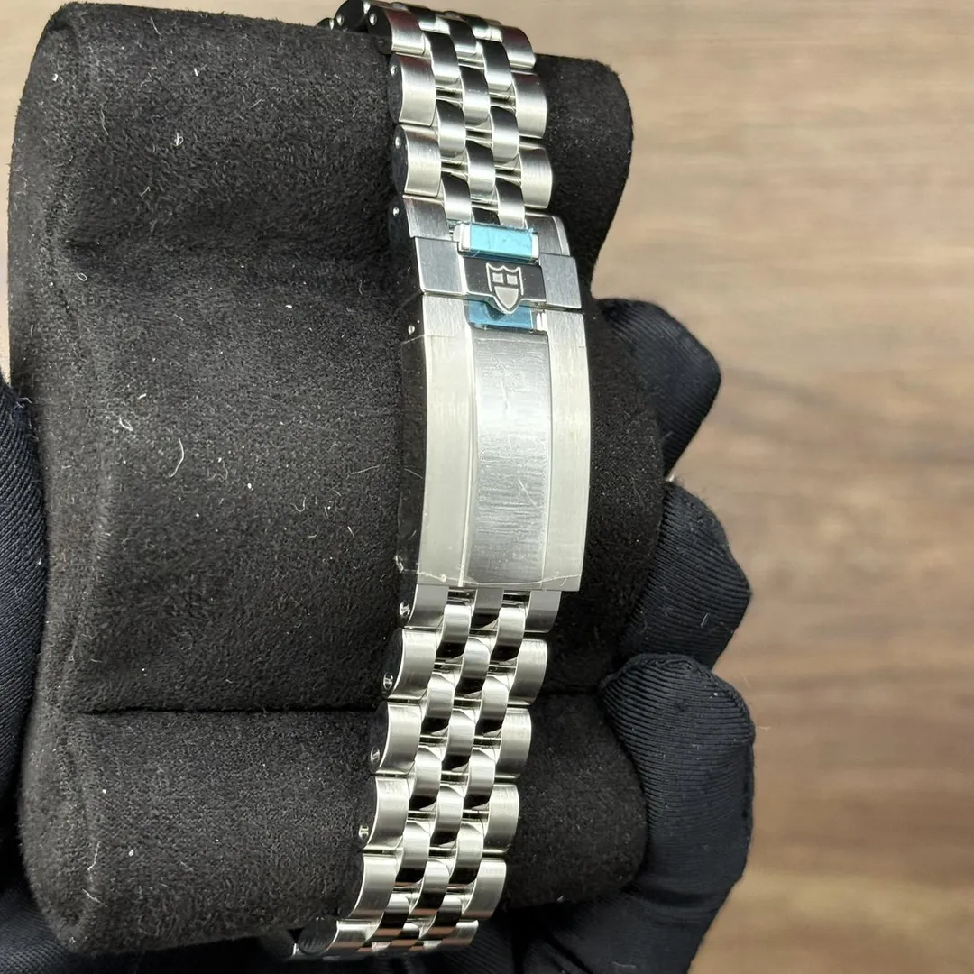 Tudor Black Bay Burgundy on Jubilee M7941A1A0RU-0003 on wrist