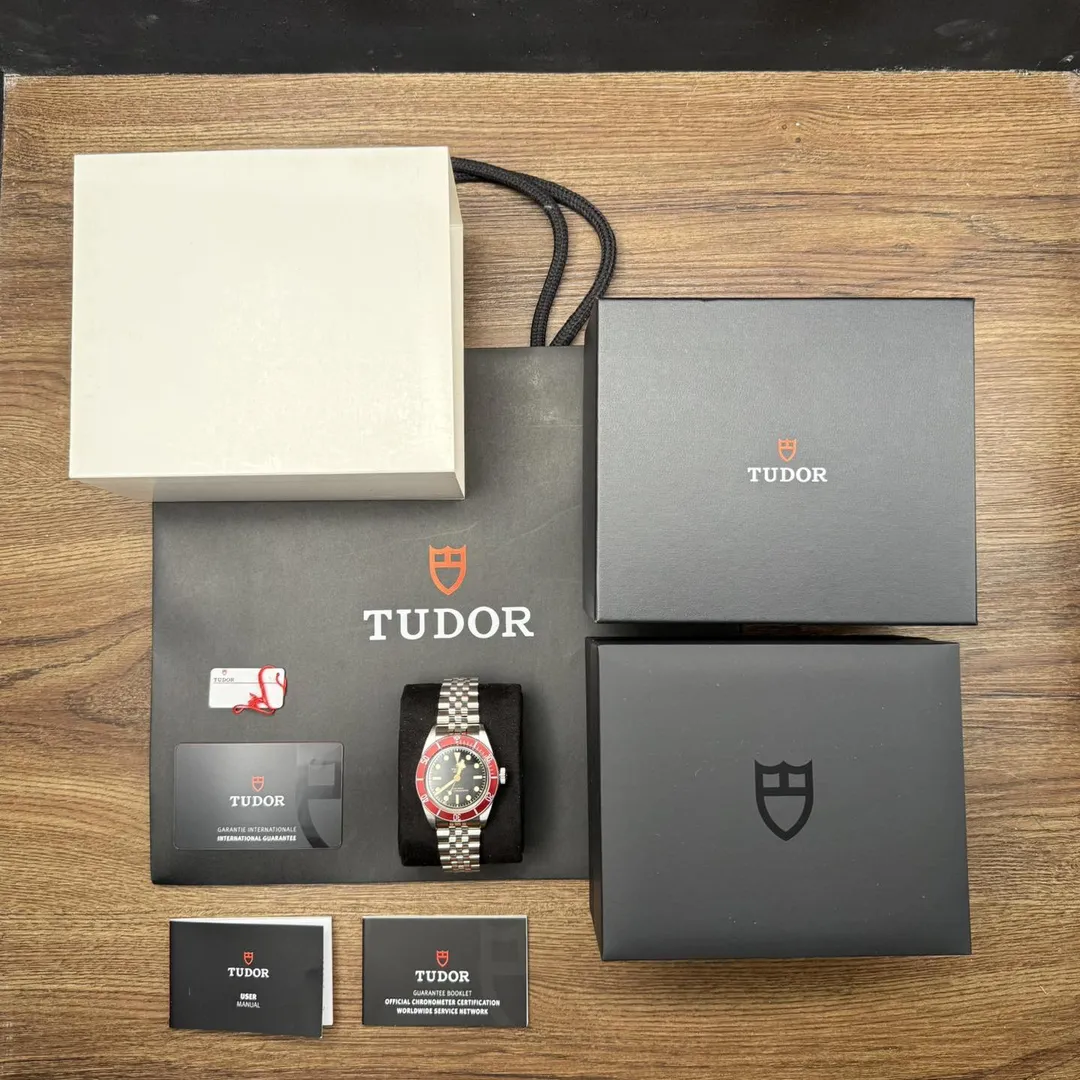 Tudor Black Bay Burgundy on Jubilee M7941A1A0RU-0003 on wrist