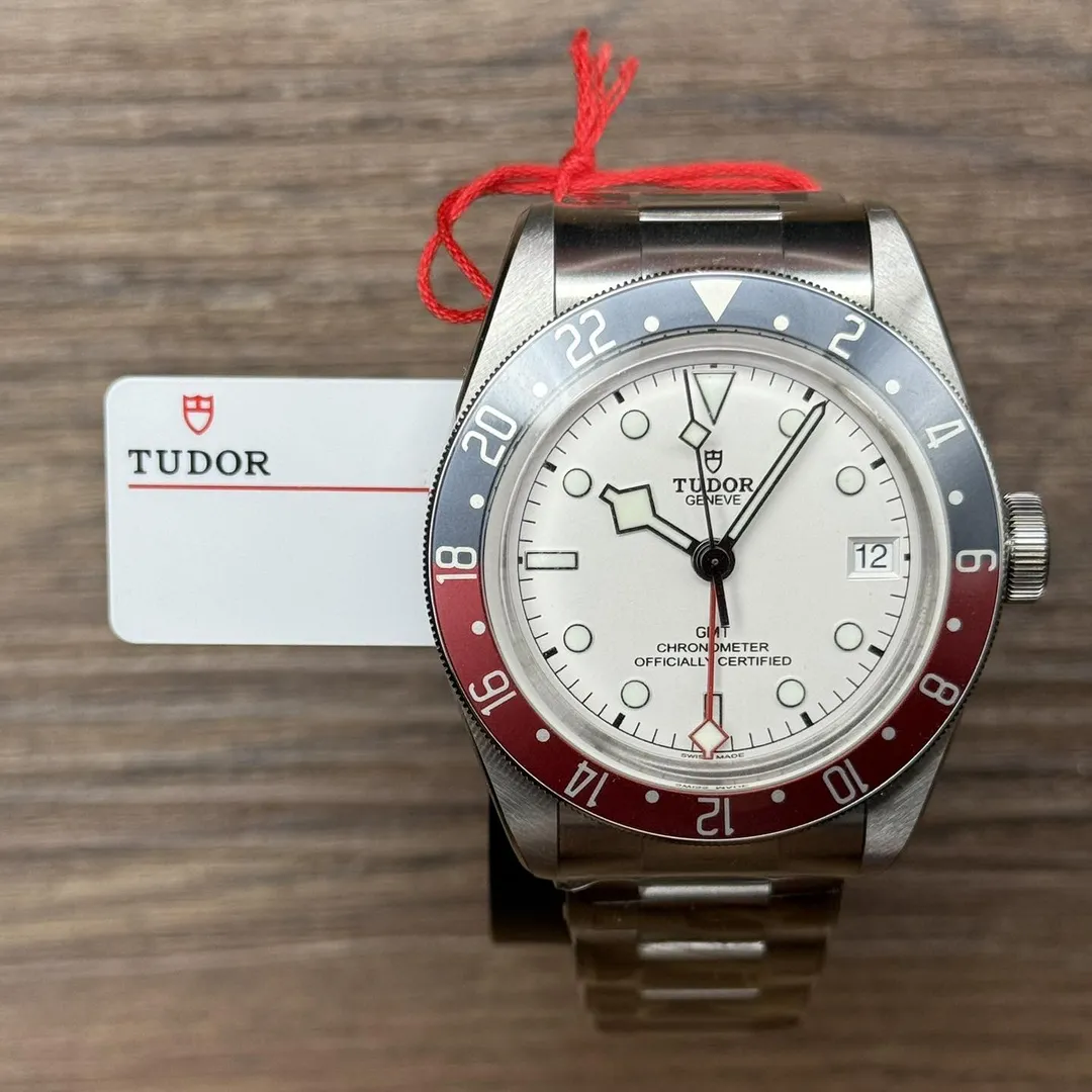 Black Bay GMT Opaline “Pepsi”