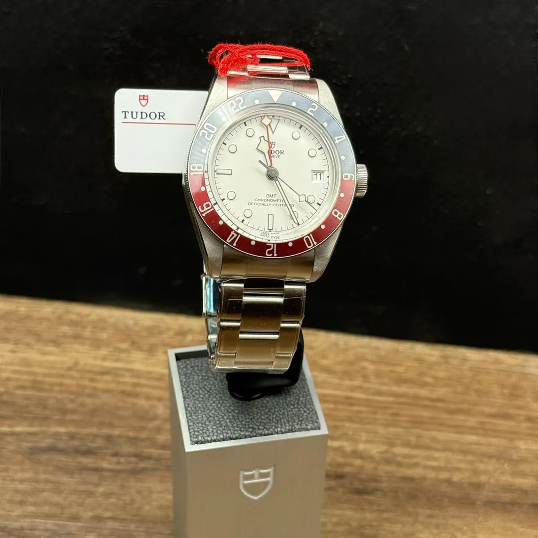 Tudor Black Bay GMT Opaline “Pepsi” M79830RB-0010 on wrist