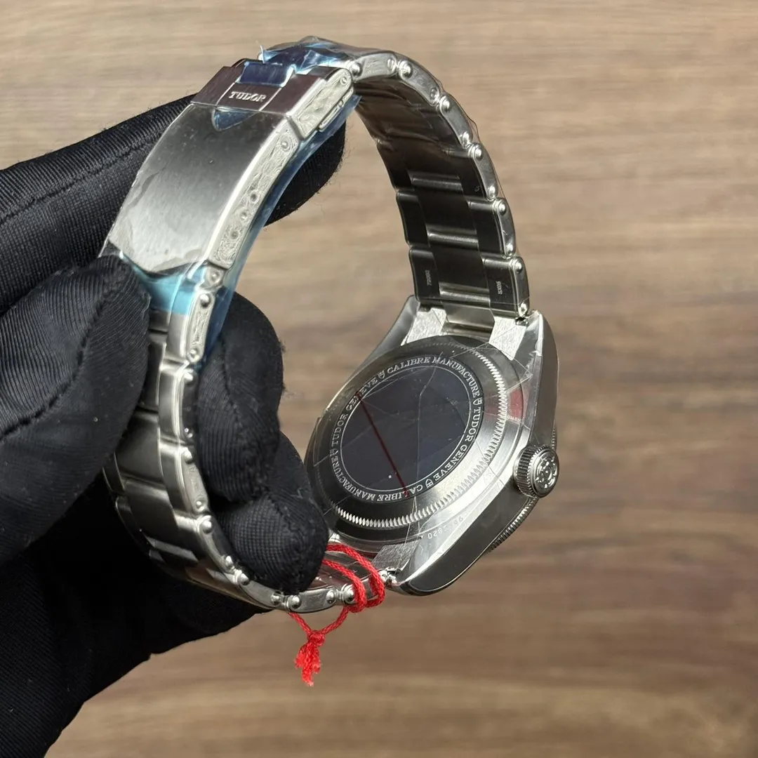 Tudor Black Bay GMT Opaline “Pepsi” M79830RB-0010 on wrist