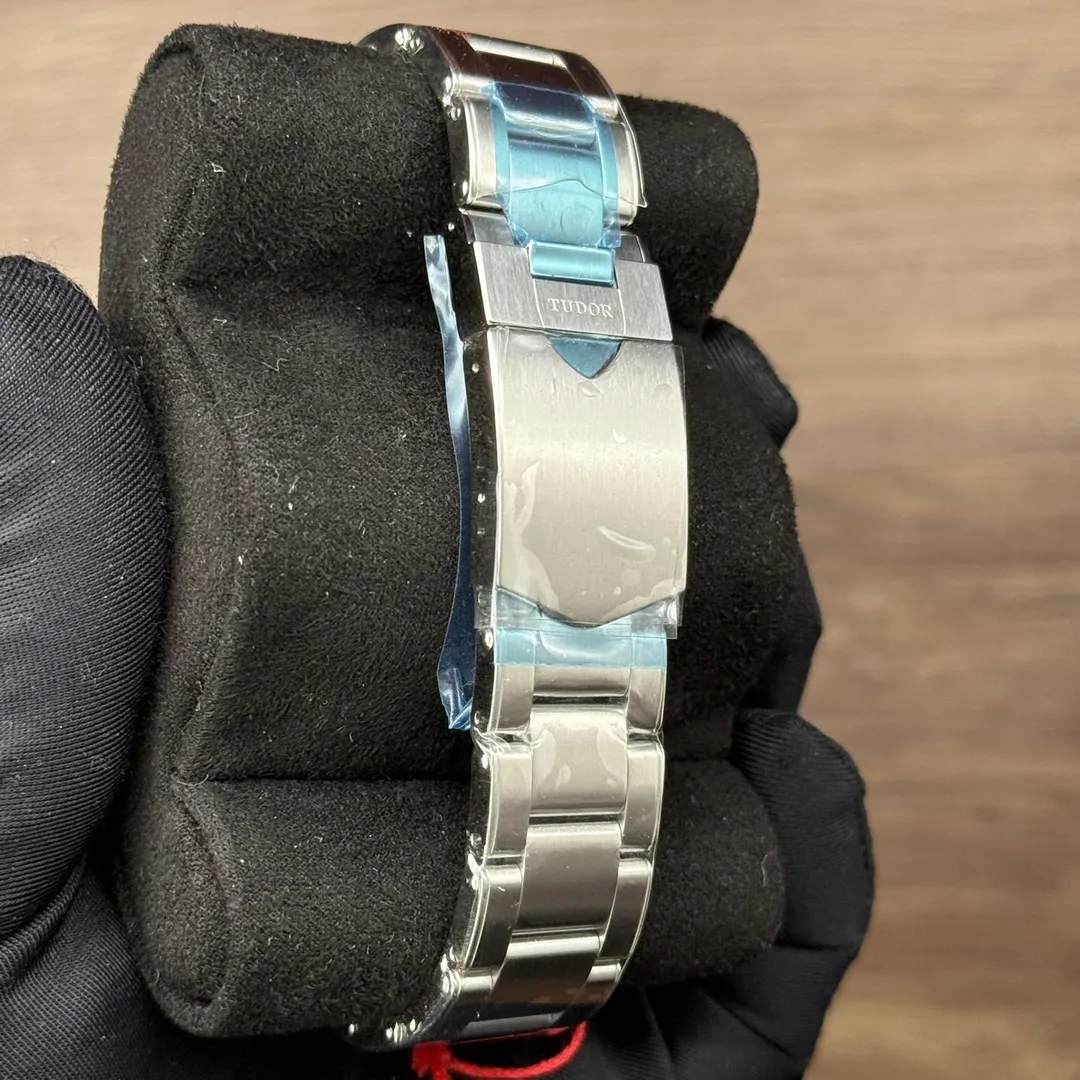 Tudor Black Bay GMT Opaline “Pepsi” M79830RB-0010 on wrist