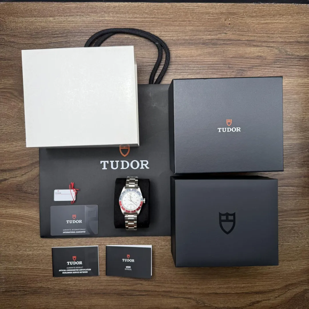 Tudor Black Bay GMT Opaline “Pepsi” M79830RB-0010 on wrist