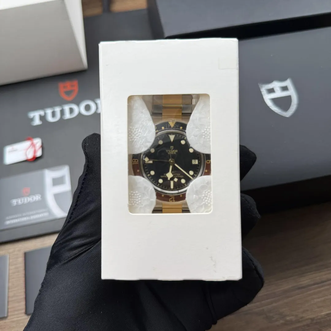 Tudor Black Bay GMT S&G “Rootbeer” M79833MN-0001 on wrist