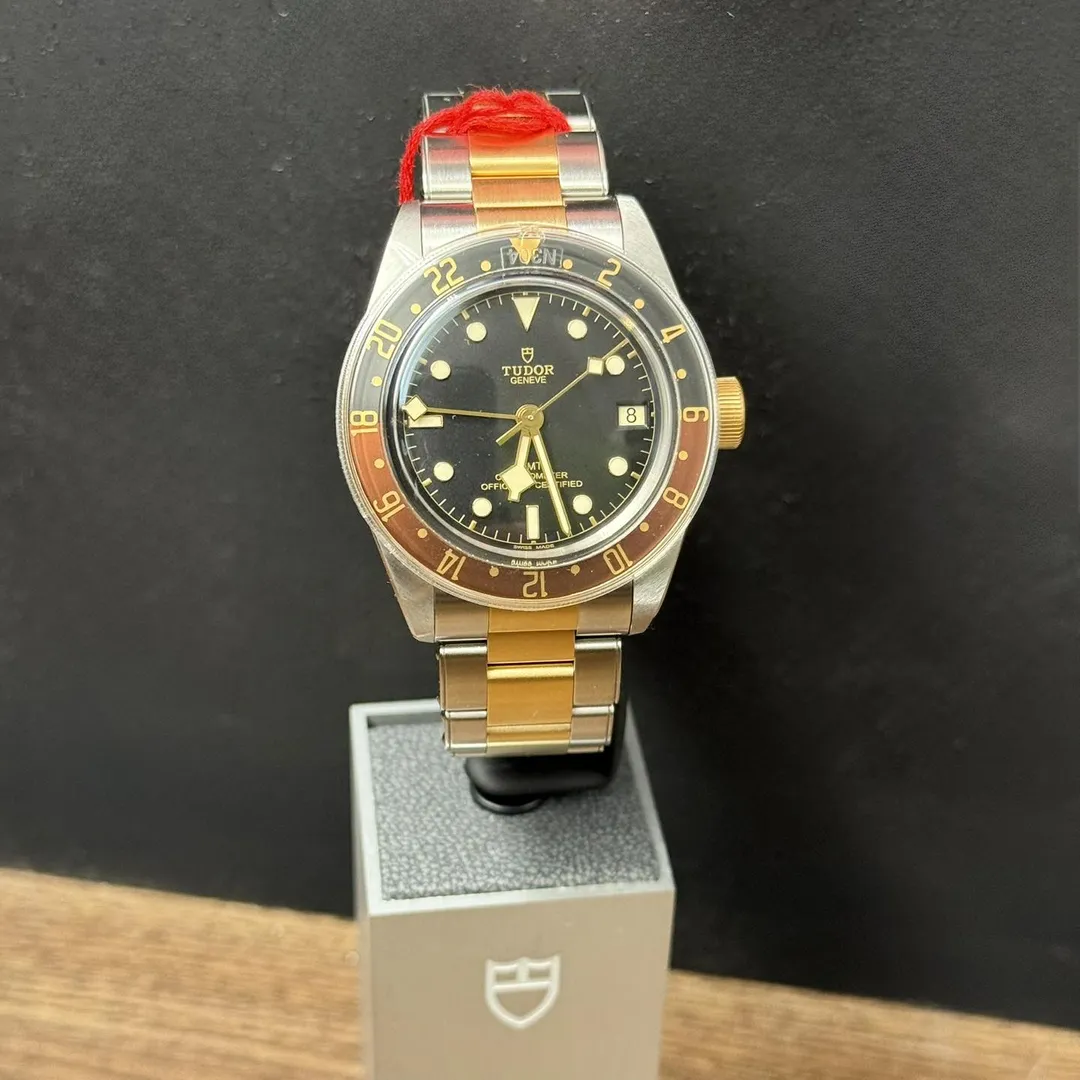 Tudor Black Bay GMT S&G “Rootbeer” M79833MN-0001 on wrist
