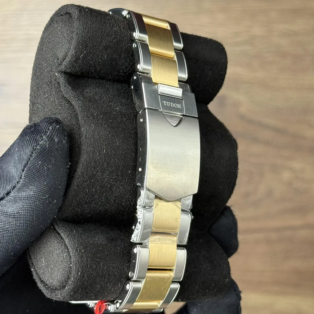 Tudor Black Bay GMT S&G “Rootbeer” M79833MN-0001 on wrist