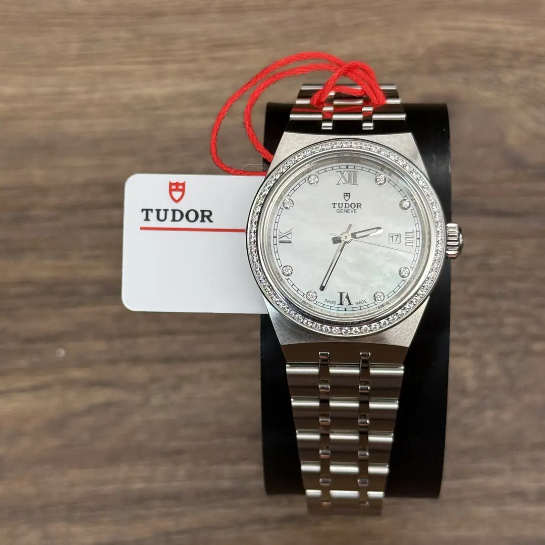 Next: Royal Diamond-set dial Mother of Pearl