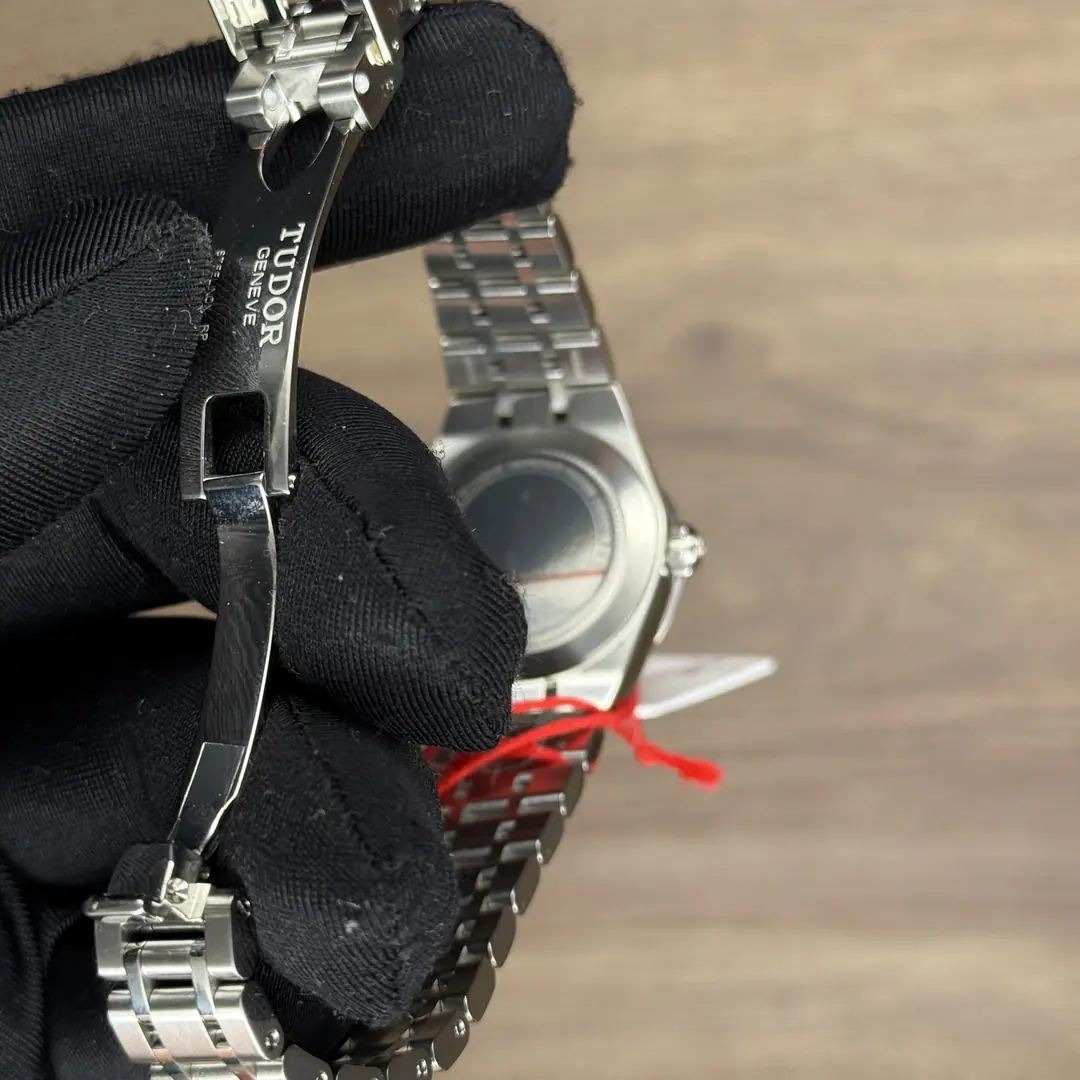 Tudor Royal Diamond-set dial Mother of Pearl